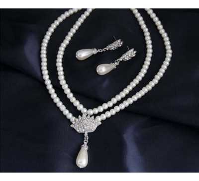 Women Jewelry Necklace and Earrings Pearl Set